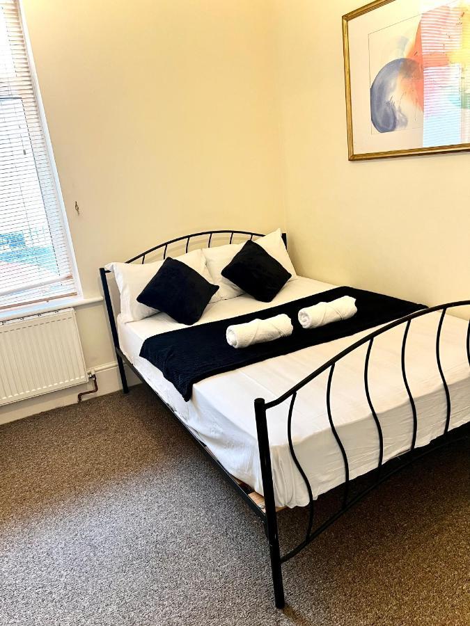 Aldgate Holiday Rooms Лондон Екстер'єр фото